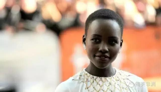 在《为奴十二载》里,来自非洲的她把这个角色演绎的淋漓尽致