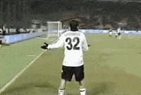 足球搞笑过人动图,爆笑足球笑死人的时刻