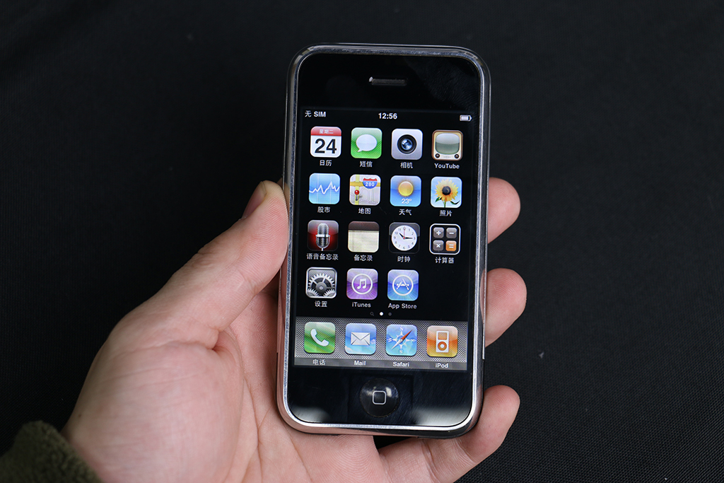 初代原版iPhone拍出高价,怀旧数码推荐