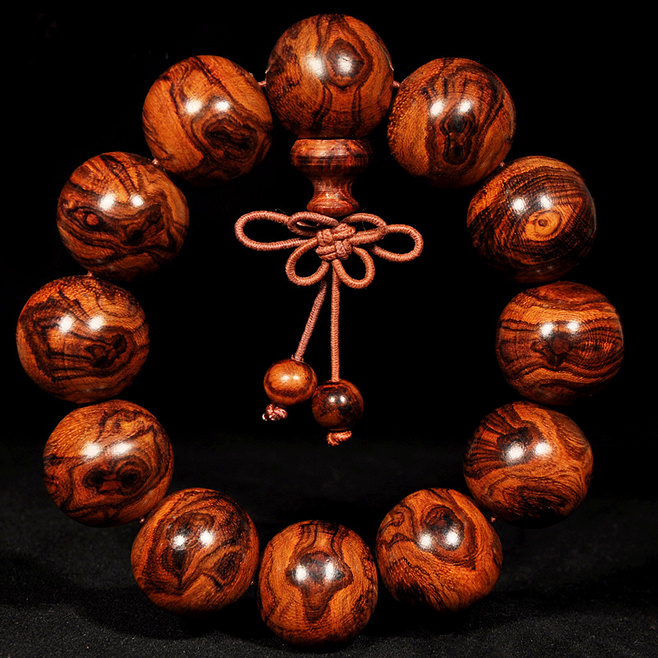 男生佩戴朱砂手串戴左手还是右手,南红草莓晶手串男生可以戴吗