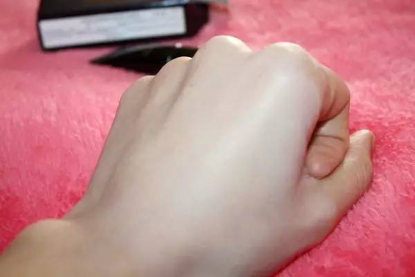 mac定制无瑕粉底nc15,十五款粉底液测评