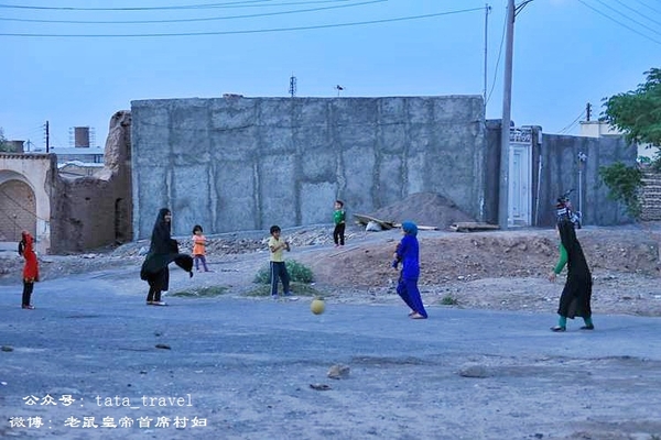 伊朗女人踢足球吗,伊朗女孩踢足球