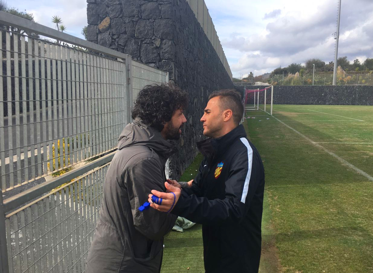 天津足球故人拜访卡帅，托马西：祝福卡帅，但津门德比我挺泰达！