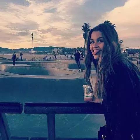 三个月内两次登上VogueParis,这个新秀前途无量