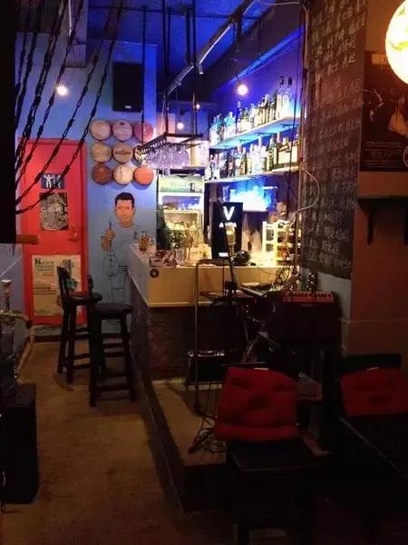 成都地下民谣小酒馆,除了赵雷以外的民谣歌手