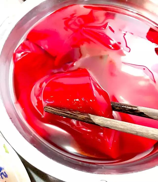 干倒了卖龙虾的，又抢了酒吧生意！这家店到底有什么魔力？