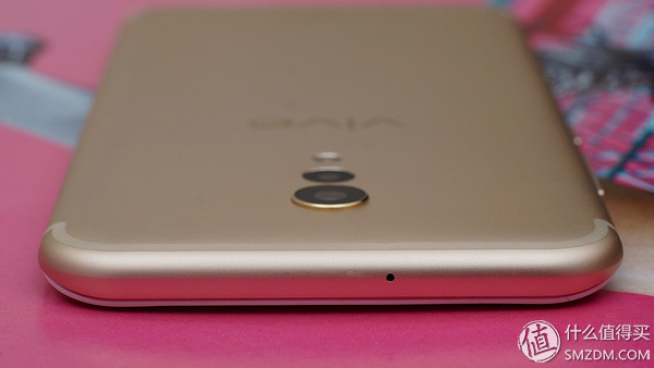 vivoxplay6内外屏是一体的吗,vivoxplay6曲面屏参数