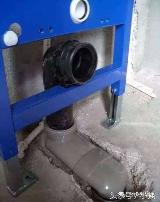 马桶移位后地漏流水不畅怎么解决,马桶移位水管挖深了怎么解决