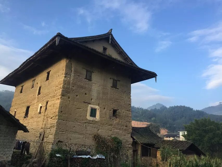 八千里路云和月的上一句,八千里路云和月一骑绝尘