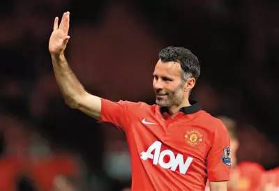 人民日报关于足球文章,人民日报男孩踢球