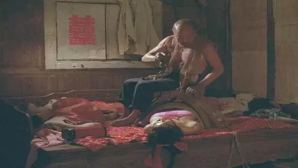 性无能，被劈腿，对着大海撸啊撸，廖凡因女友劈腿裸奔后开枪自杀