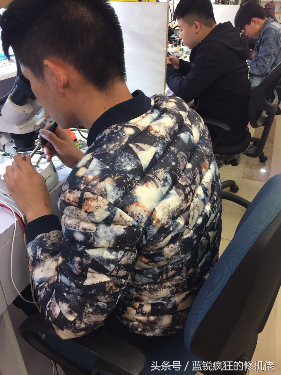 苹果手机突然死机开机没反应,苹果手机死机屏幕按不动