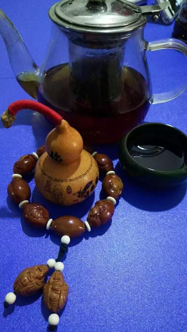 你这么丑就别戴南红了！