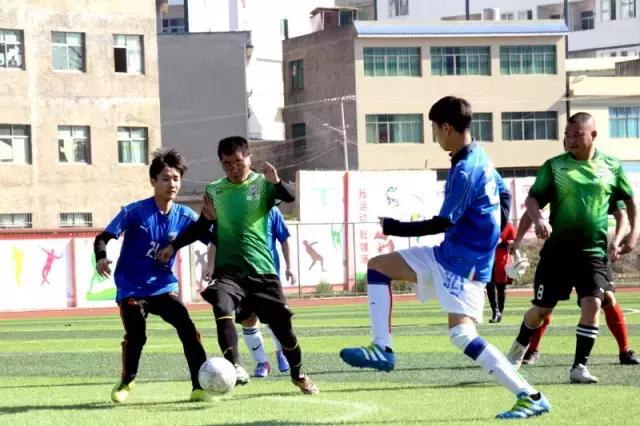 足球团结民众,足球架起人们沟通的桥梁