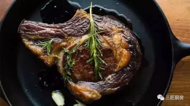 煎出鲜嫩牛排的做法,牛排怎么烤才能鲜嫩多汁