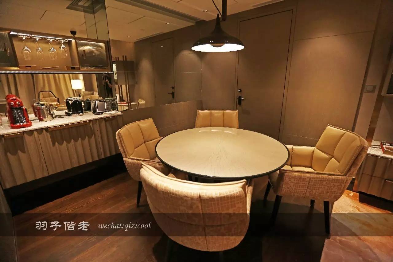 藏匿在繁华中环背后的丝丝暖意 (藏在繁华中环中的丝丝暖意)