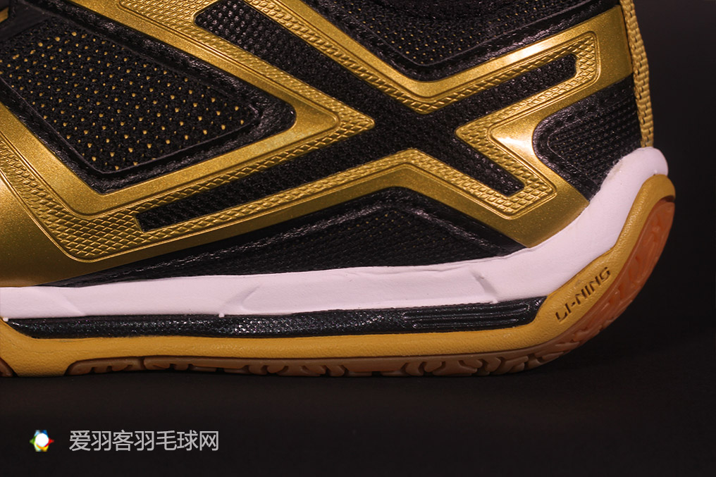 李宁羽毛球鞋贴地飞行,李宁贴地飞行羽毛球鞋se评测