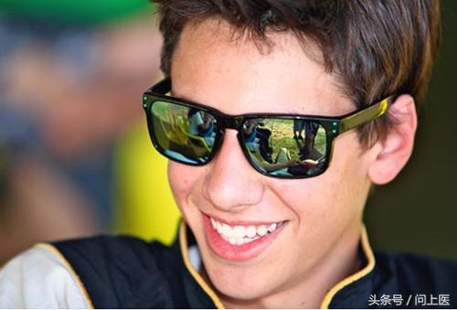 佩戴隐形眼镜有什么注意事项,隐形眼镜佩戴注意事项