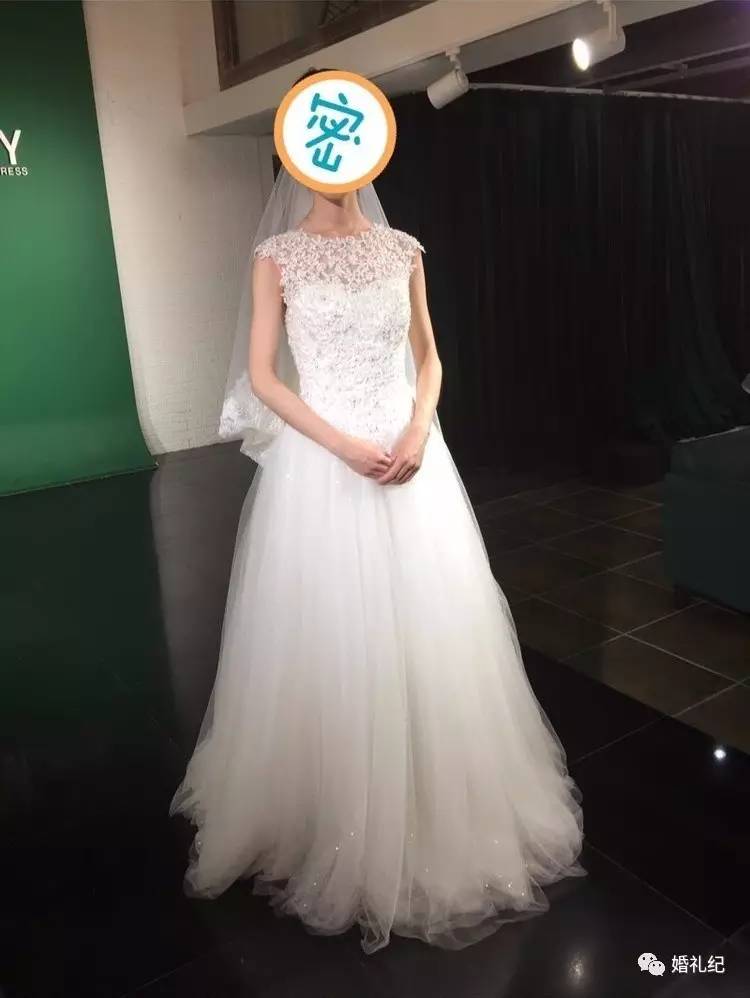 太瘦婚纱撑不起来?她们试完10家店,发现这3个款式最遮骨头