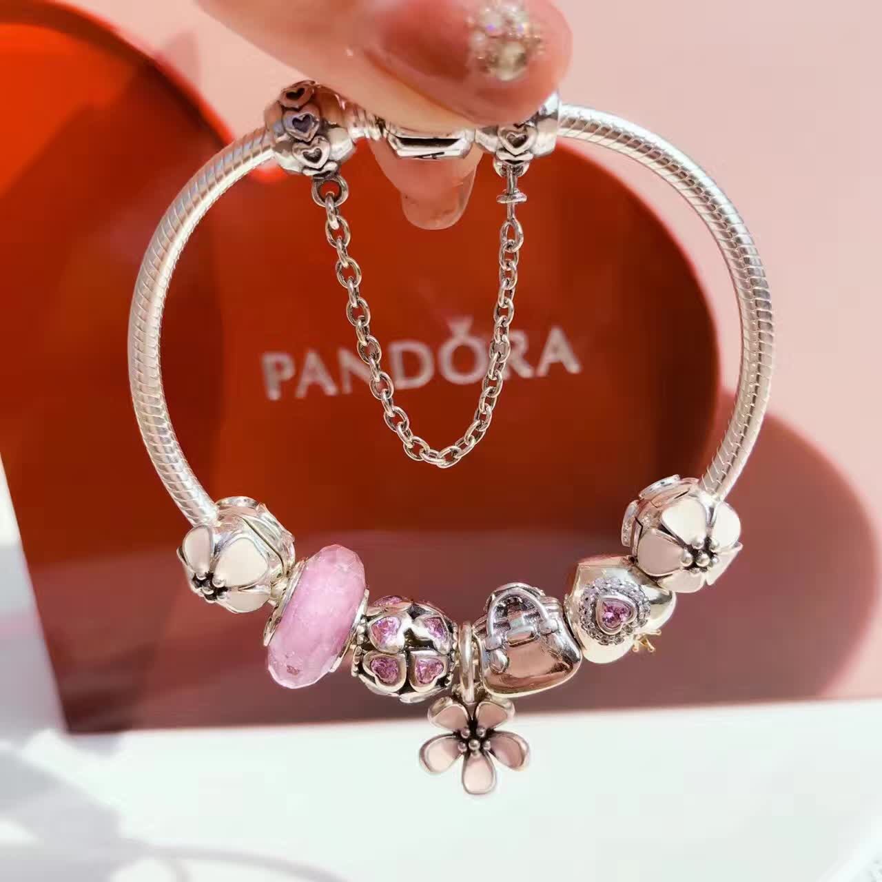 送给自己心仪的女生有哪些饰品推荐呢?