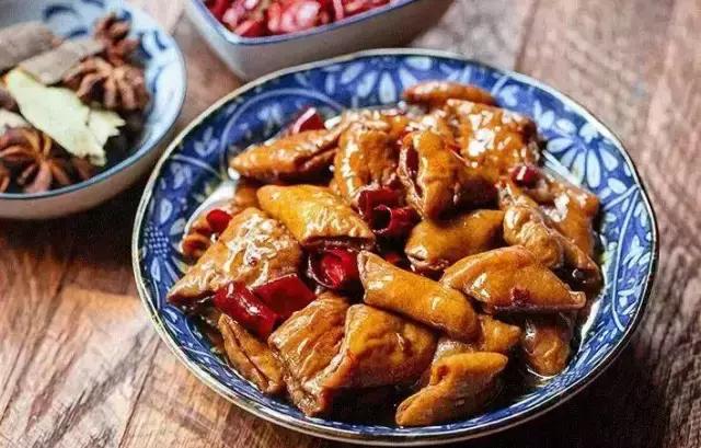 今天下午4点的时候，我打开了我的零食小金库