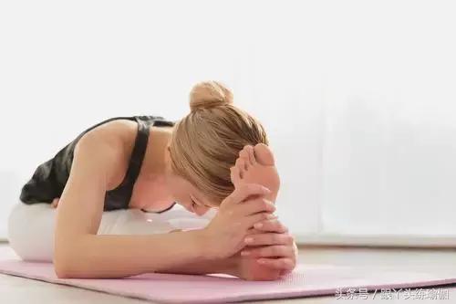 产后瑜伽每天必练8个动作,新妈妈产后恢复妙招教学