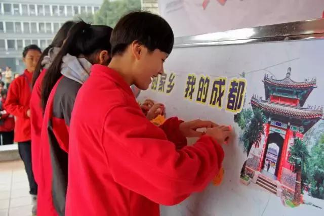 成都喝盖碗茶看川剧变脸图片,四川川剧变脸走进校园