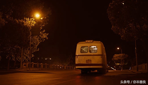 小伙乘坐公交车诡异事件,恐怖无人公交车