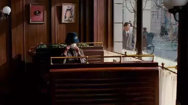 重庆星巴克里也可以有张爱玲？这些星巴克下午茶让你变得优雅