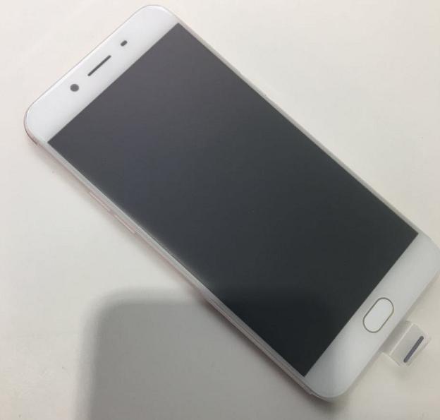 女朋友还是被销售员忽悠的买了这款手机!