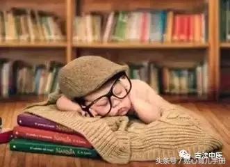 孩子在幼儿园害怕睡午觉该怎么办,宝贝在幼儿园午睡入睡晚