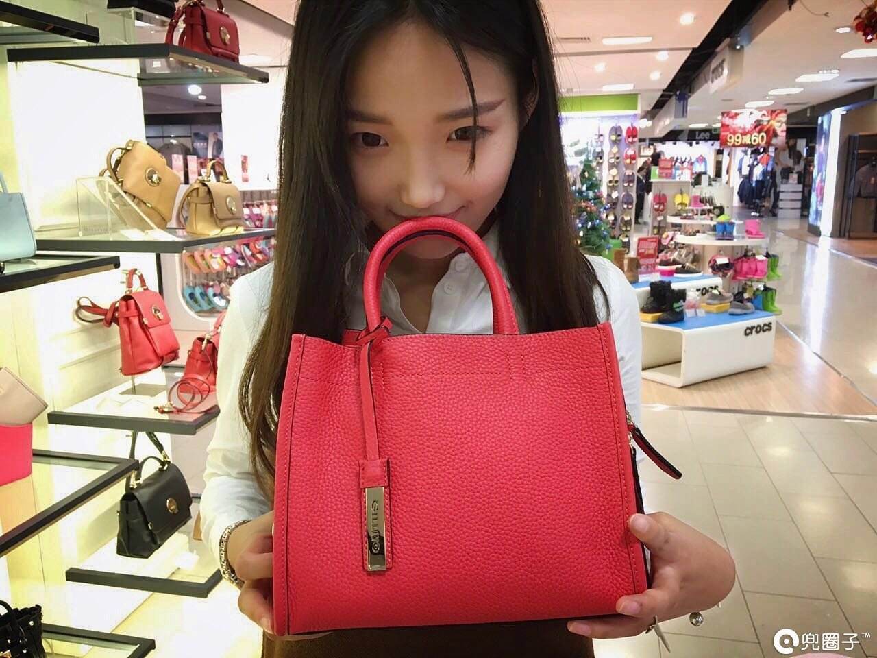 现在年轻人都流行背什么包,有哪些适合学生党背的包