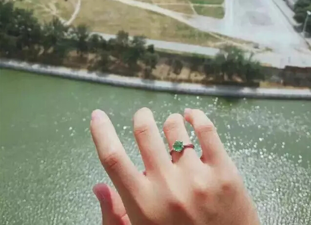 手比较黑适合什么首饰,手黑用药品变白