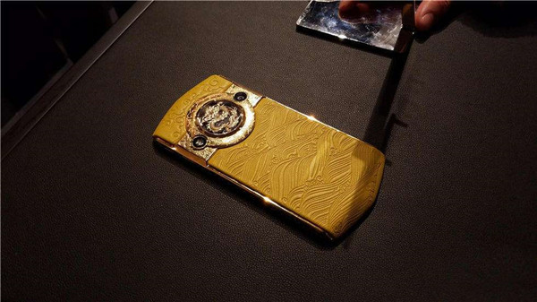 “金”典的苹果？那些出现过的奇葩手机看了真心让人哭笑不得