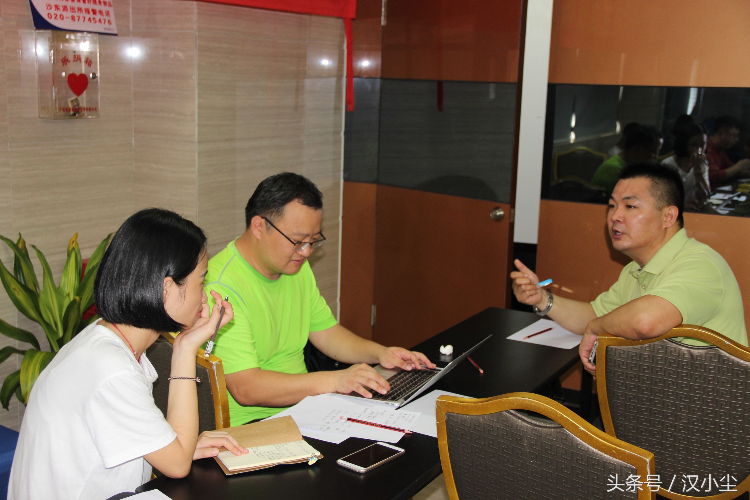 快递停摆成灾，去哪儿创始人狂开便利店，商务部长喊你去“淘金”