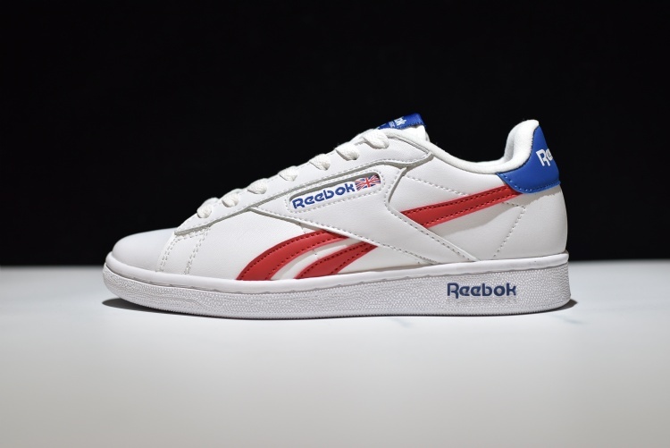 把握早春混搭新意，简简单单运动鞋也能“搞事情”