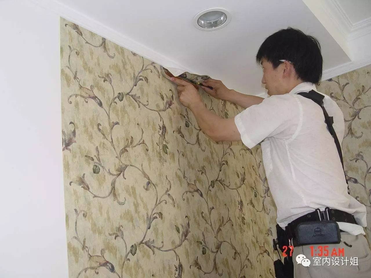 自粘墙纸翘边了怎么处理,自粘贴墙纸边缘开胶怎么办