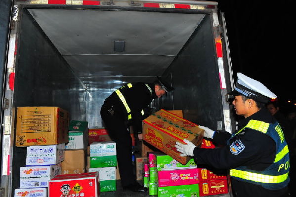 扫黄打非在路上,打非行动的视频