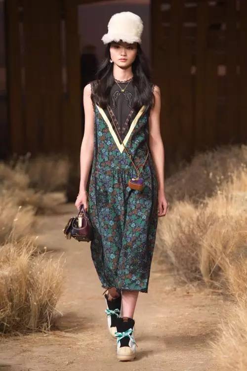 我哭，又跟着阿Sa、吴建豪、Selena 种草了Coach的2017秋冬系列