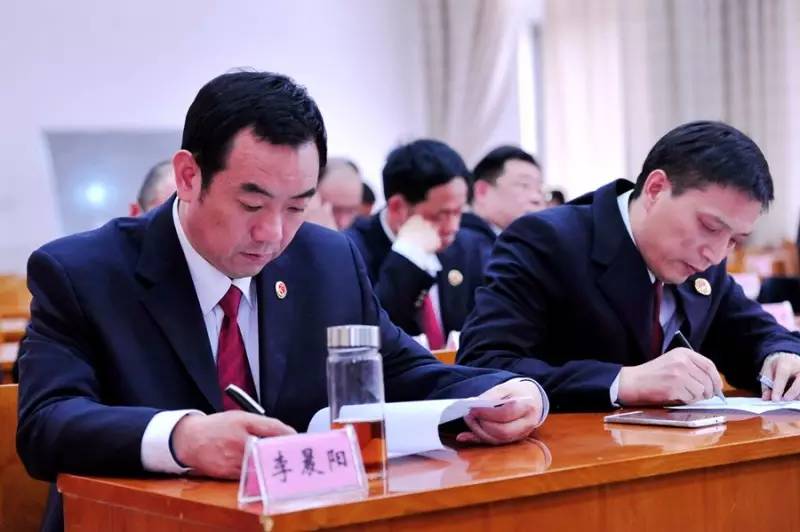 402期干的怎么样，上台亮一亮；先进谁能行，干警评一评