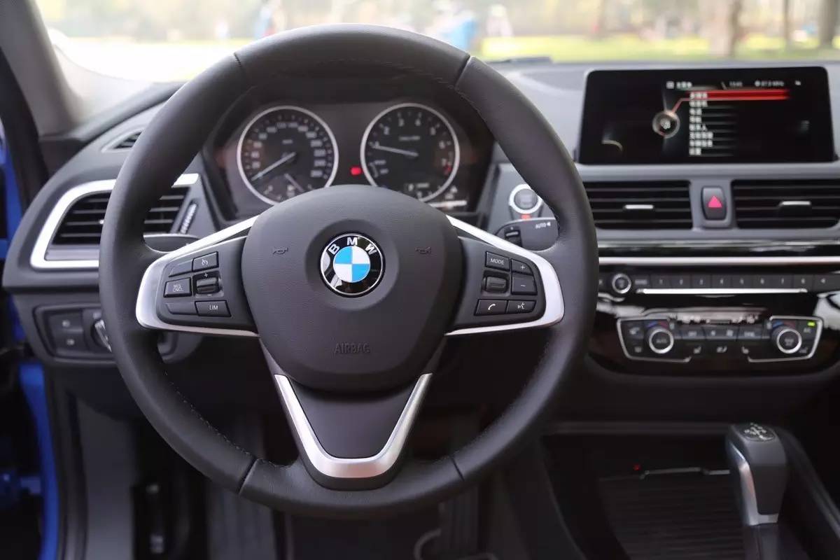 全新bmwm2全方位测评,试驾bmw1系