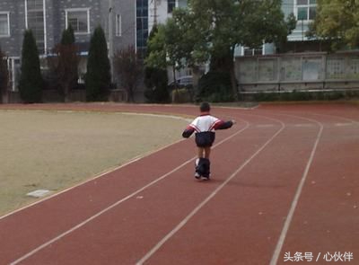 孩子在学校常被老师打骂，家长在怎么办，听听心理专家怎么说