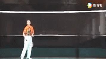 羽毛球反手发高远球动作讲解示范,羽毛球握拍教学视频李玲蔚