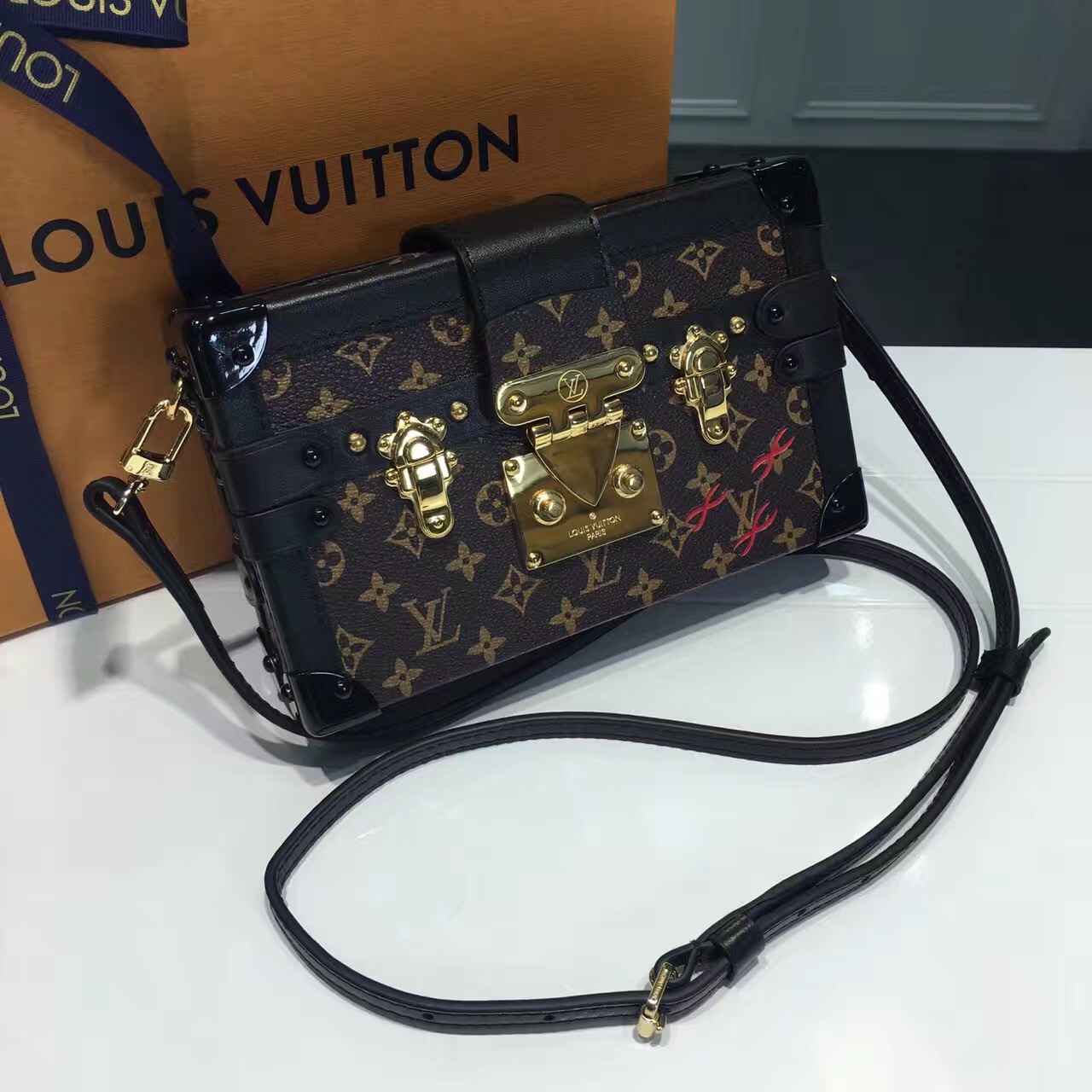 lv这款包多少钱,lv这款包的二手行情