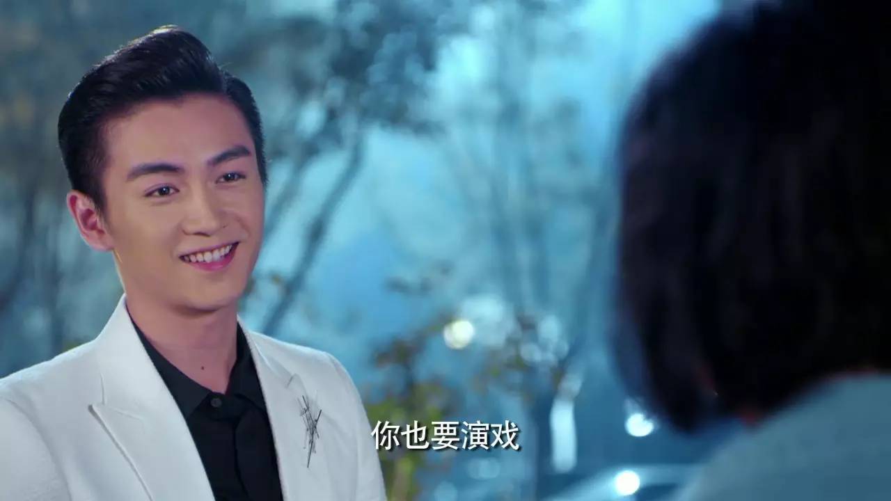 《云巅之上》已向你发送娱乐圈生存宝典，收好不谢！