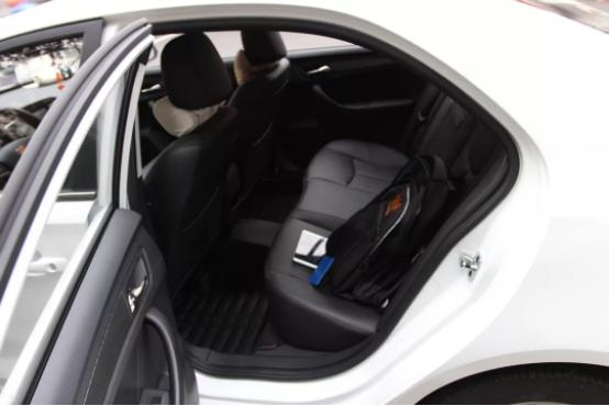 荣威3601.5自动升挡慢,荣威360手动1.5使用说明书