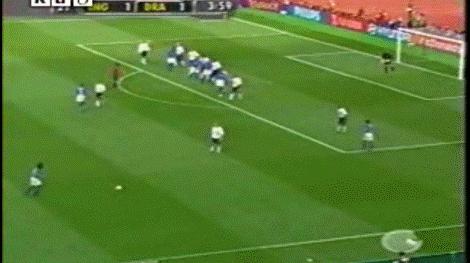 02年世界杯巴西碰杯,你还记得2018年的世界杯的爆冷吗