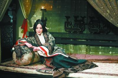 与姜文因爱生恨后怒嫁外国老公，她现在《大秦帝国》里大放异彩