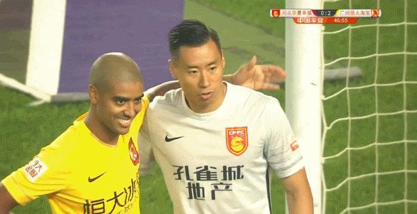 当香港球员砍树式伐倒阿兰瞬间揪心灵动双腿的表演历历在目