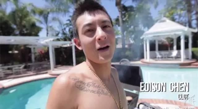 “谁再说纹身是纯装X无意义，我就让老公们去怼住他的嘴”